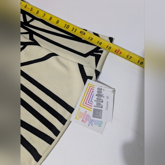 New LuLaRoe Cassie Pencil Stretchy Mini Skirt Size M Color Cream And Black - Picture 5 of 5